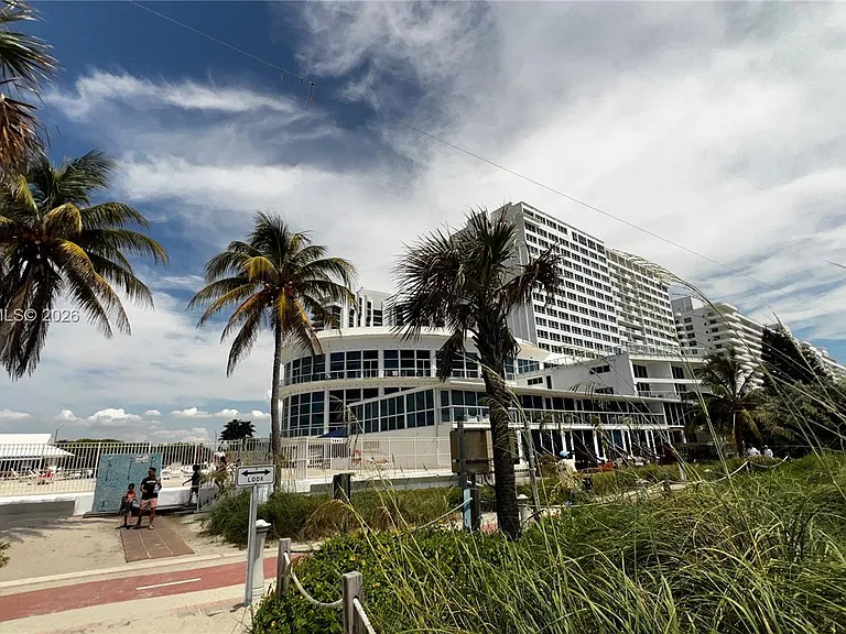 5445 Collins Ave #L3 — Photo 34