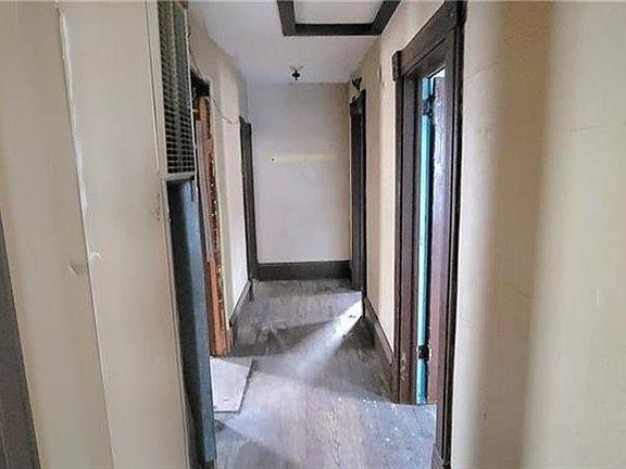 2nd image of 519 W Elm St