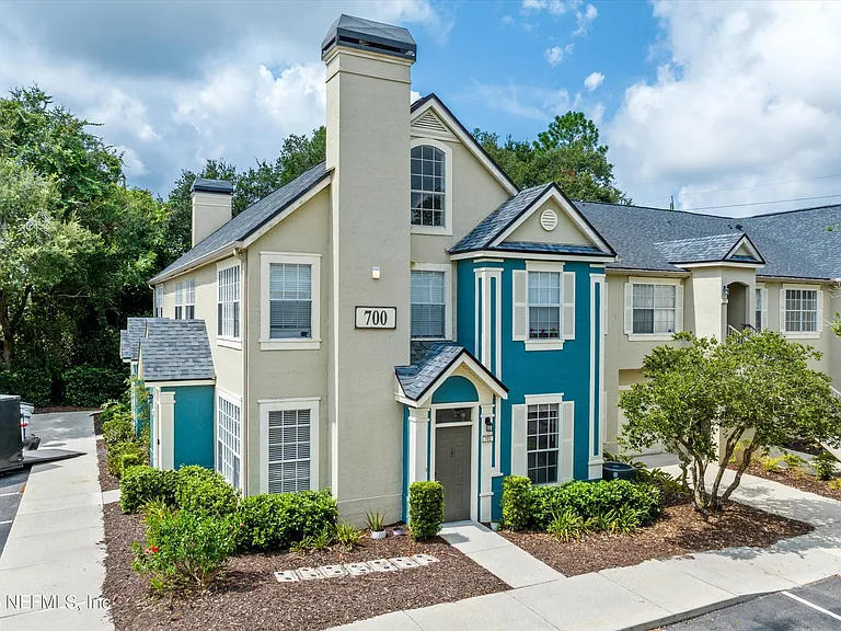 13700 Richmond Park Dr N #701 — Photo 1