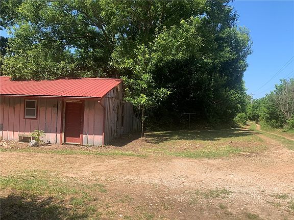 2nd image of 2422 Hayden Rd