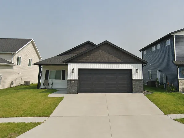 728 1st Ave, Horace, ND 58047
