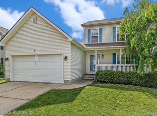 713 Village Dr, Fowlerville, MI 48836