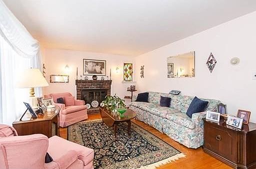3rd image of 26 Grandview Ave