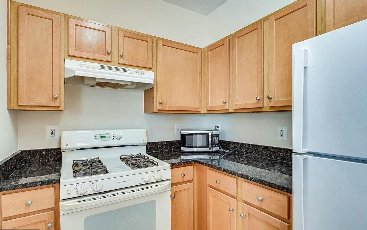 2 bed, 1202 sqft, $2,400 — Photo 3