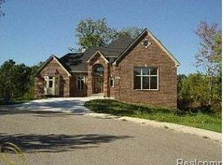1774 Cedar Bend Dr, Commerce Township, MI 48382