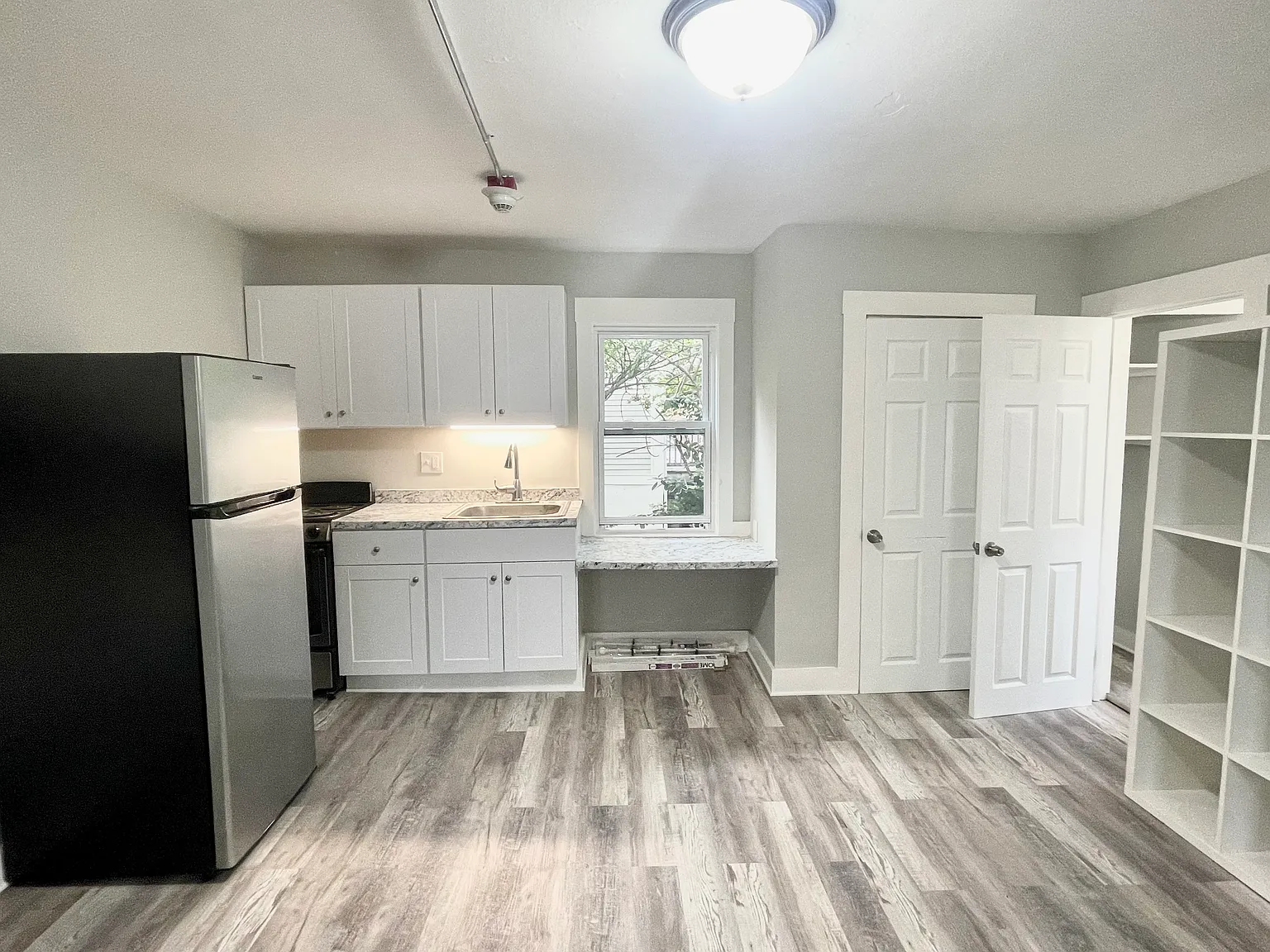 Studio, 400 sqft, $1,300 — Photo 1