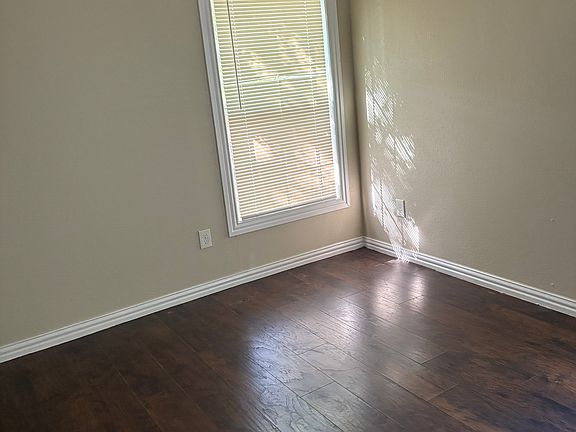 4th image of 941 Glen Garden Dr