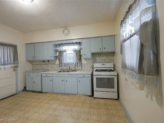 3rd image of 307 E Glenwood Ave
