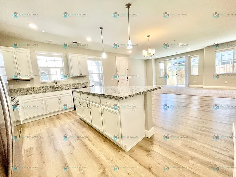1815 Dark Horse Rd #B — Photo 8