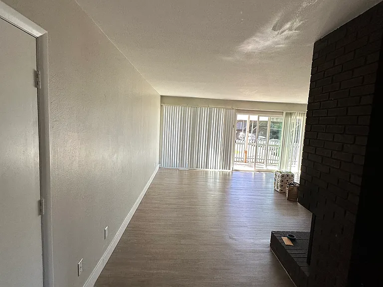 Laguna Pl — Photo 6