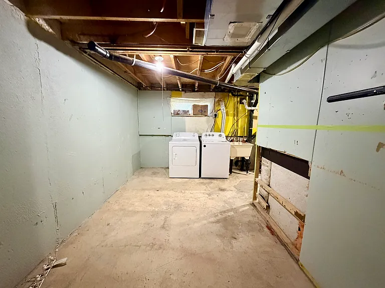 1095 Mississaga St W #126 — Photo 22