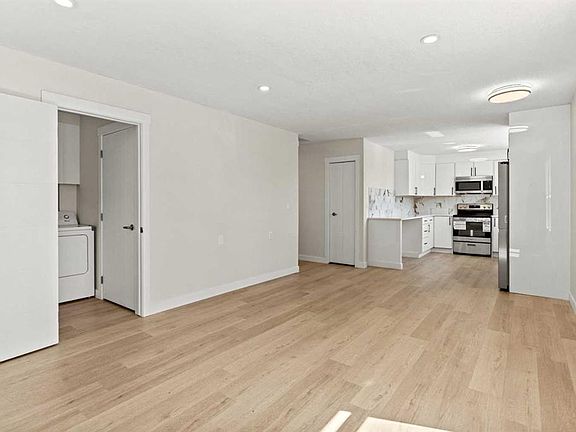 3rd image of 3116 W 39th St SE