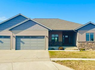 1416 Amber Ct, Mason City, IA 50401
