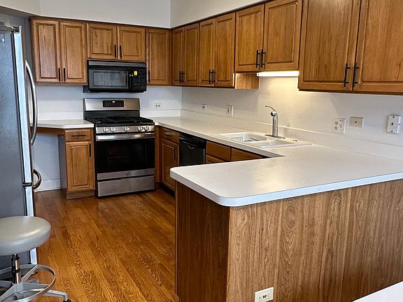 2nd image of 2065 Glenlake Dr