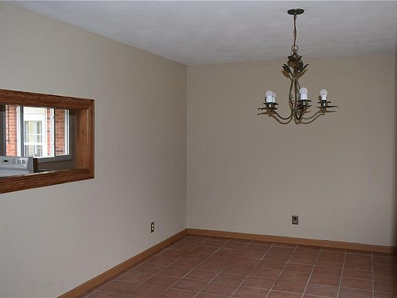 3rd image of 3208 Lakewood Dr