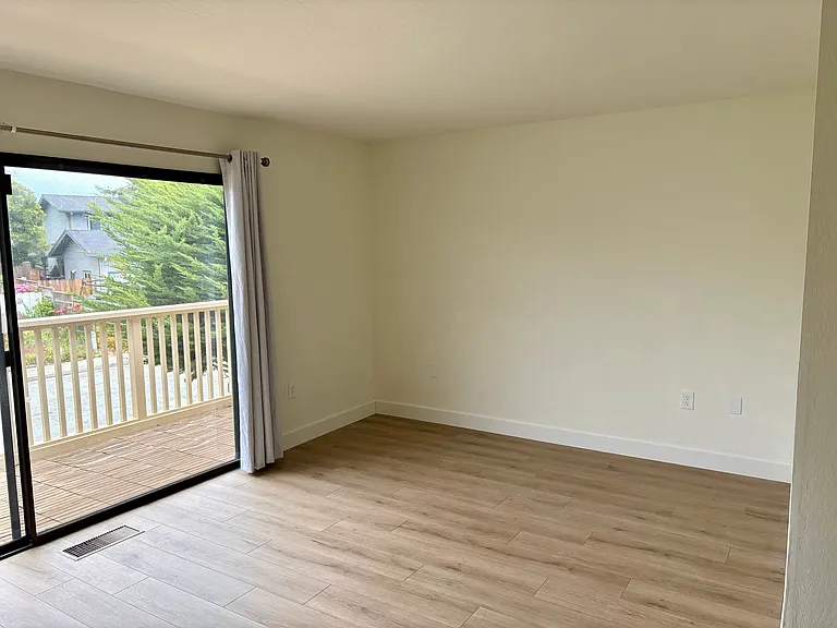 114 Falmouth Ct — Photo 13