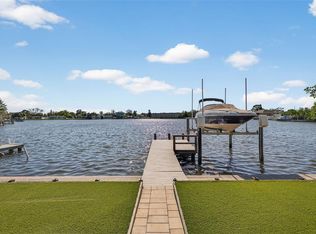 8848 Sunlit Cove Dr NE, Saint Petersburg, FL 33702