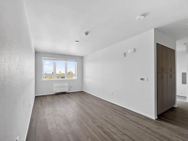Dry Creek Crossing Apartments — Photo 16