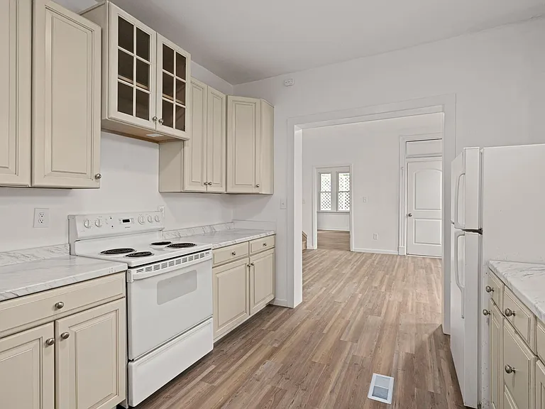321 Kennedy Ave — Photo 16
