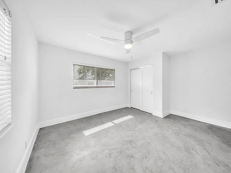 1721 N 16th Ct — Photo 35