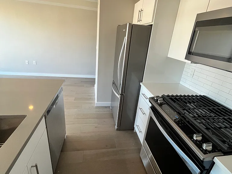 244 Hanover St #510 — Photo 32