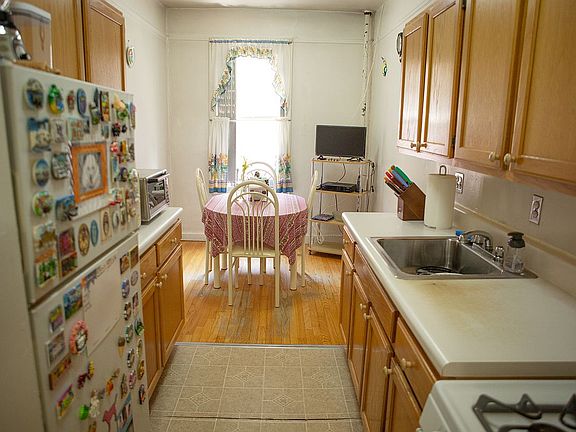 5th image of 3388 Wayne Ave Unit E33