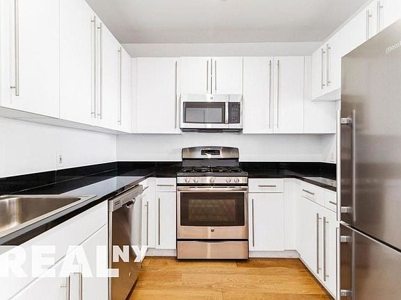 4th image of 50 Murray St APT 602