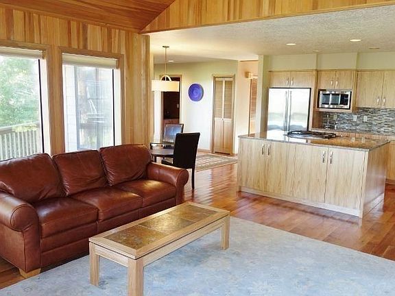 Living room (not furnished)