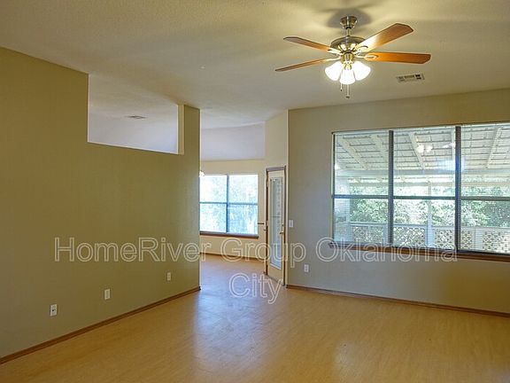 4th image of 10717 NW 35th St