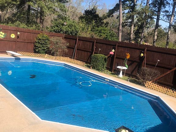 3rd image of 2160 Pinewood Dr
