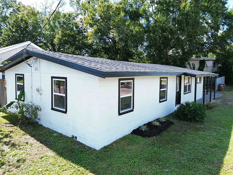 1461 Irish Hill Dr — Photo 2