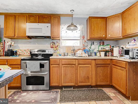 4th image of 616 W Adams Ave