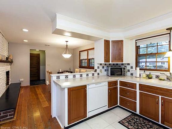 3rd image of 43 Knollwood Dr