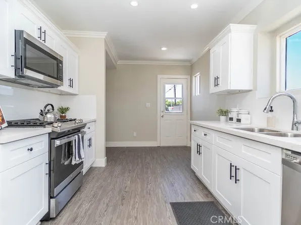 8901 La Salle Ave, Los Angeles, CA 90047