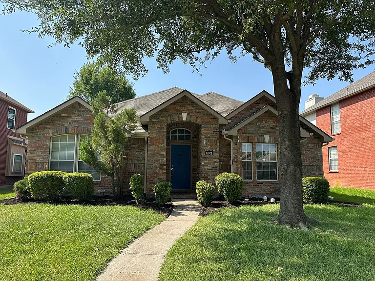 10701 Nashville Dr — Photo 1