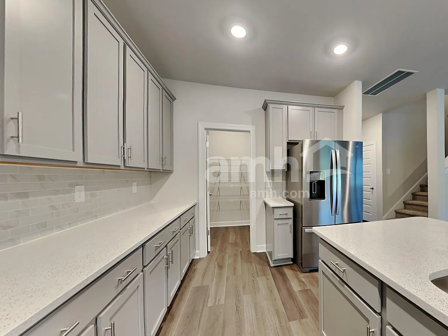 4 bed, 2.5 bath, 2479 sqft, $2,330 — Photo 4