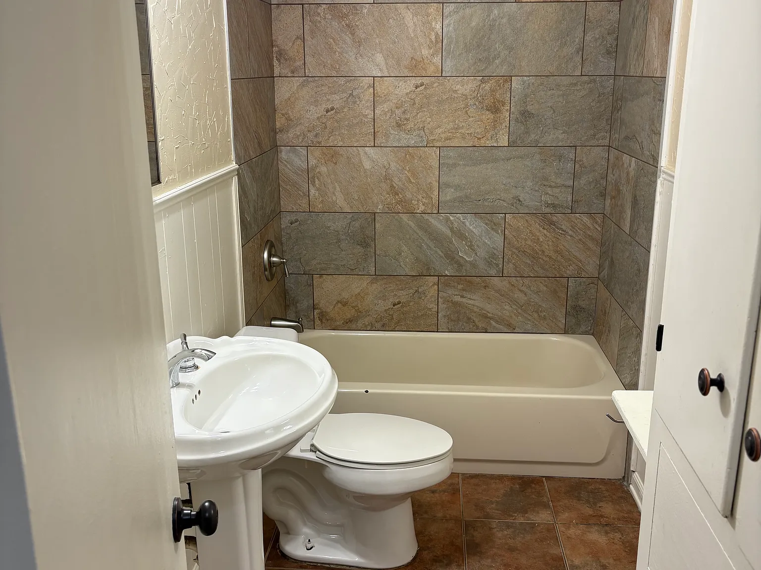 3 bed, 1021 sqft, $1,200 — Photo 3