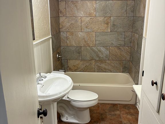 3rd image of 22 Wisteria Dr