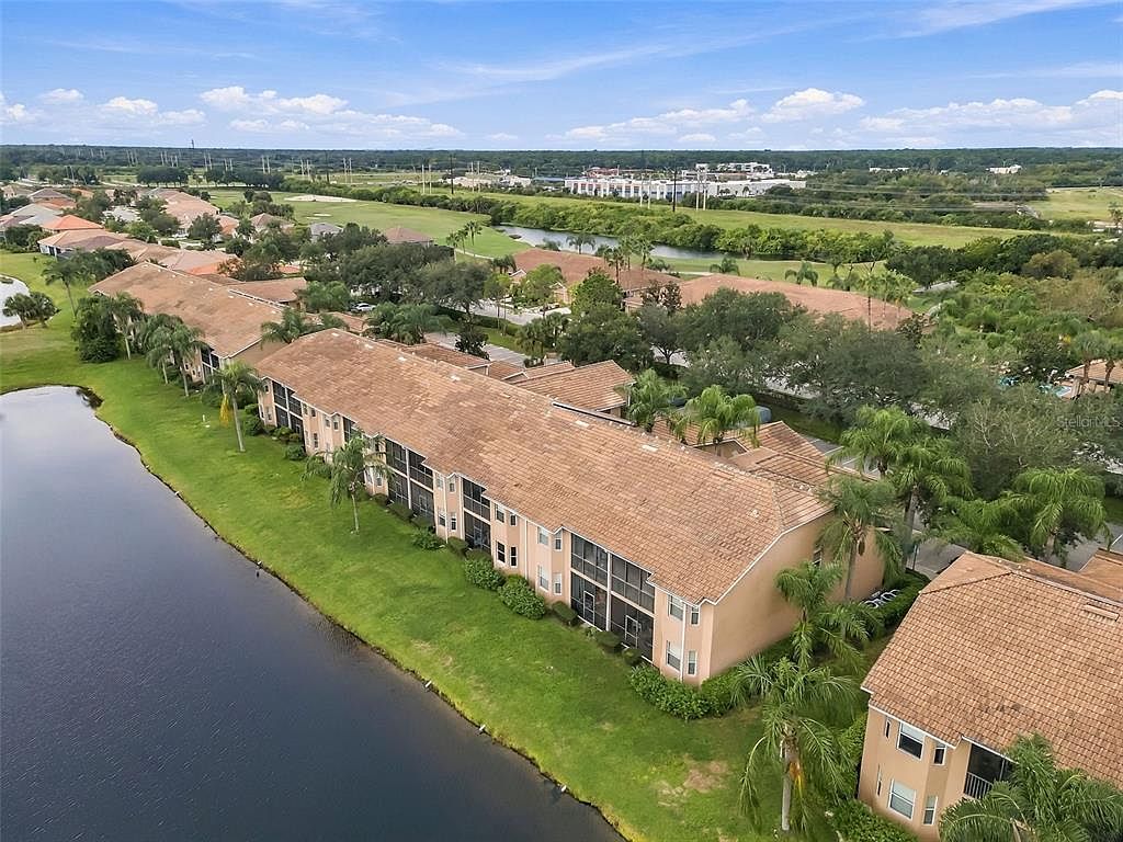 1003 FAIRWAYCOVE LANE #207