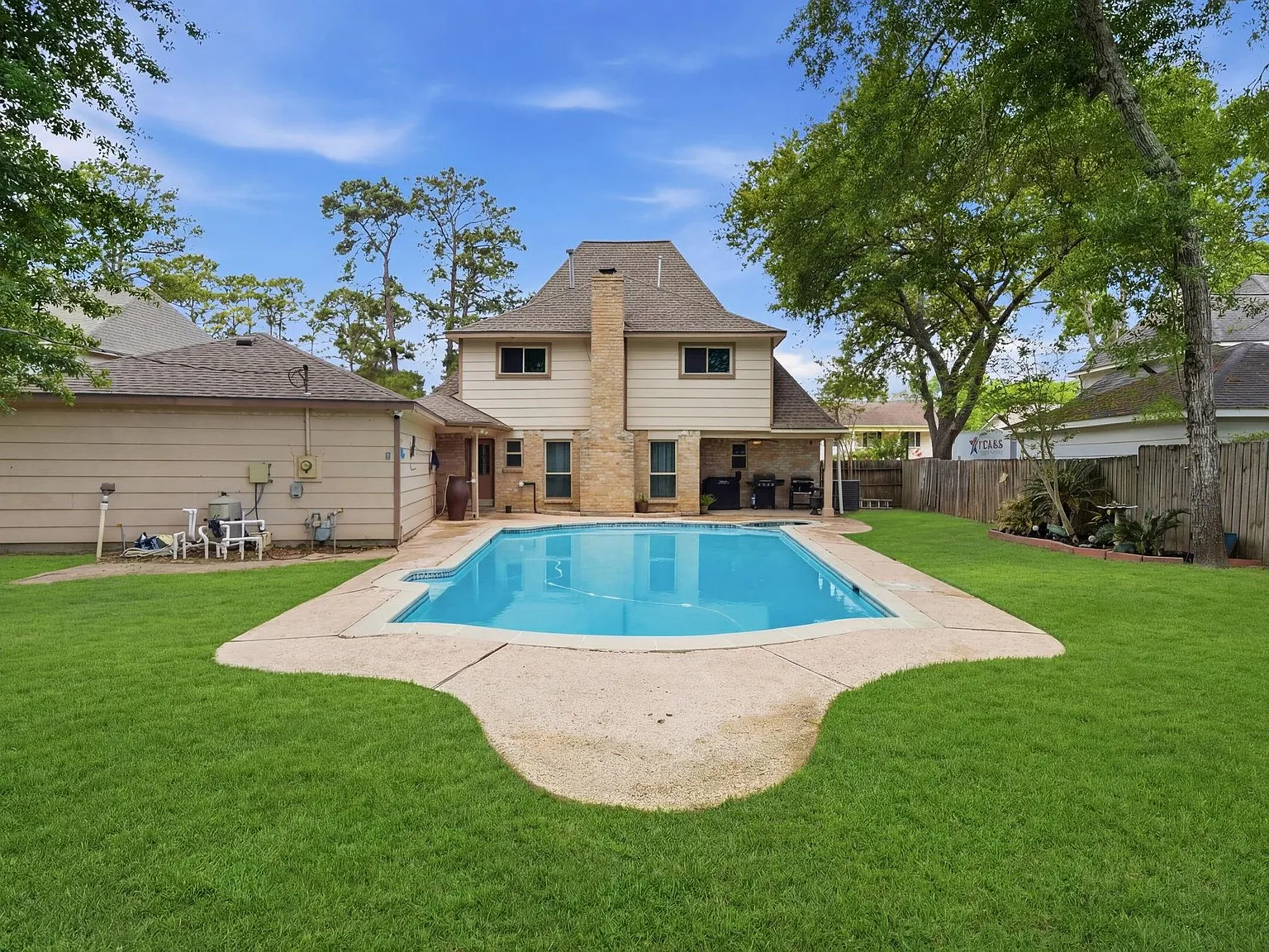 4 bed, 2.5 bath, 2652 sqft, $3,700 — Photo 2