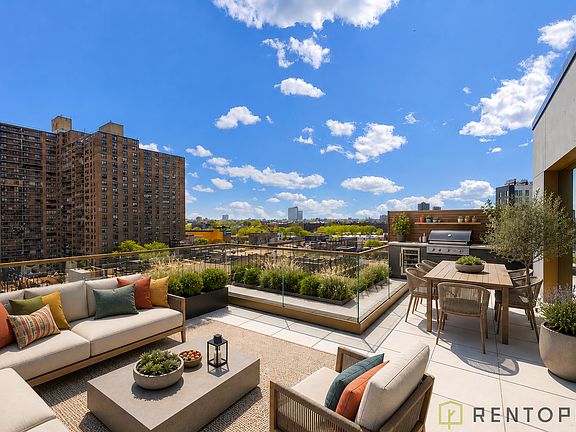 2nd image of 960 Franklin Ave #706