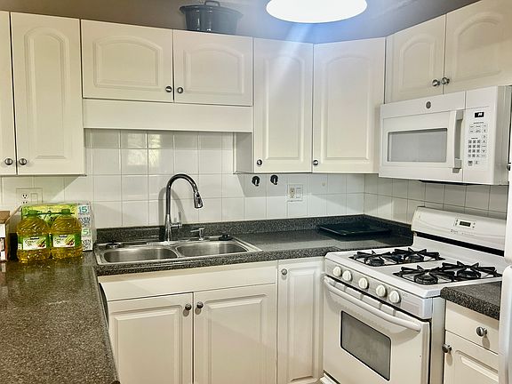 5th image of 5S070 Pebblewood Ln APT G11