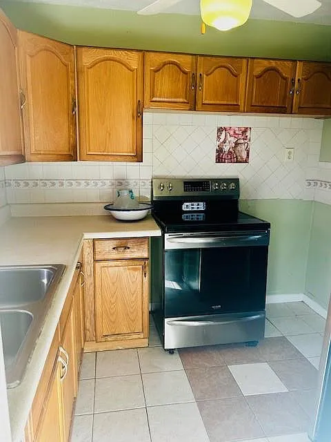 1711 NW 46th Ave — Photo 3