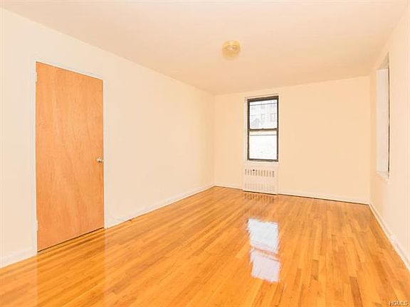 3rd image of 2244 Bronx Park E APT 4C