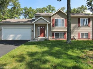 7559 E Mapleridge Ct, Howard City, MI 49329