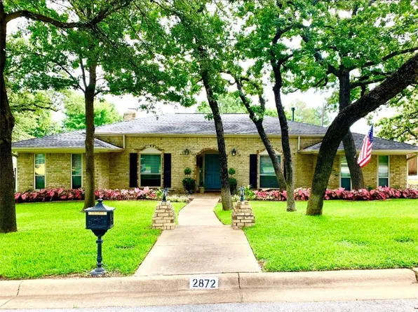 2872 Winterhaven Dr, Hurst, TX 76054