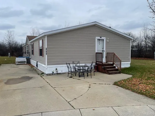 4139 Boysenberry Ln, Burton, MI 48529