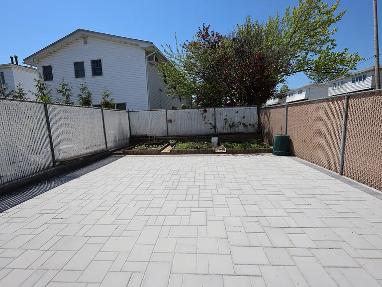 178 Spratt Ave — Photo 25