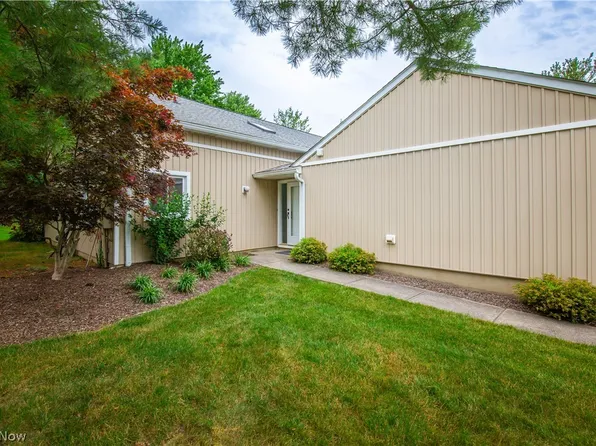1570 Iris Glen Dr, Twinsburg, OH 44087