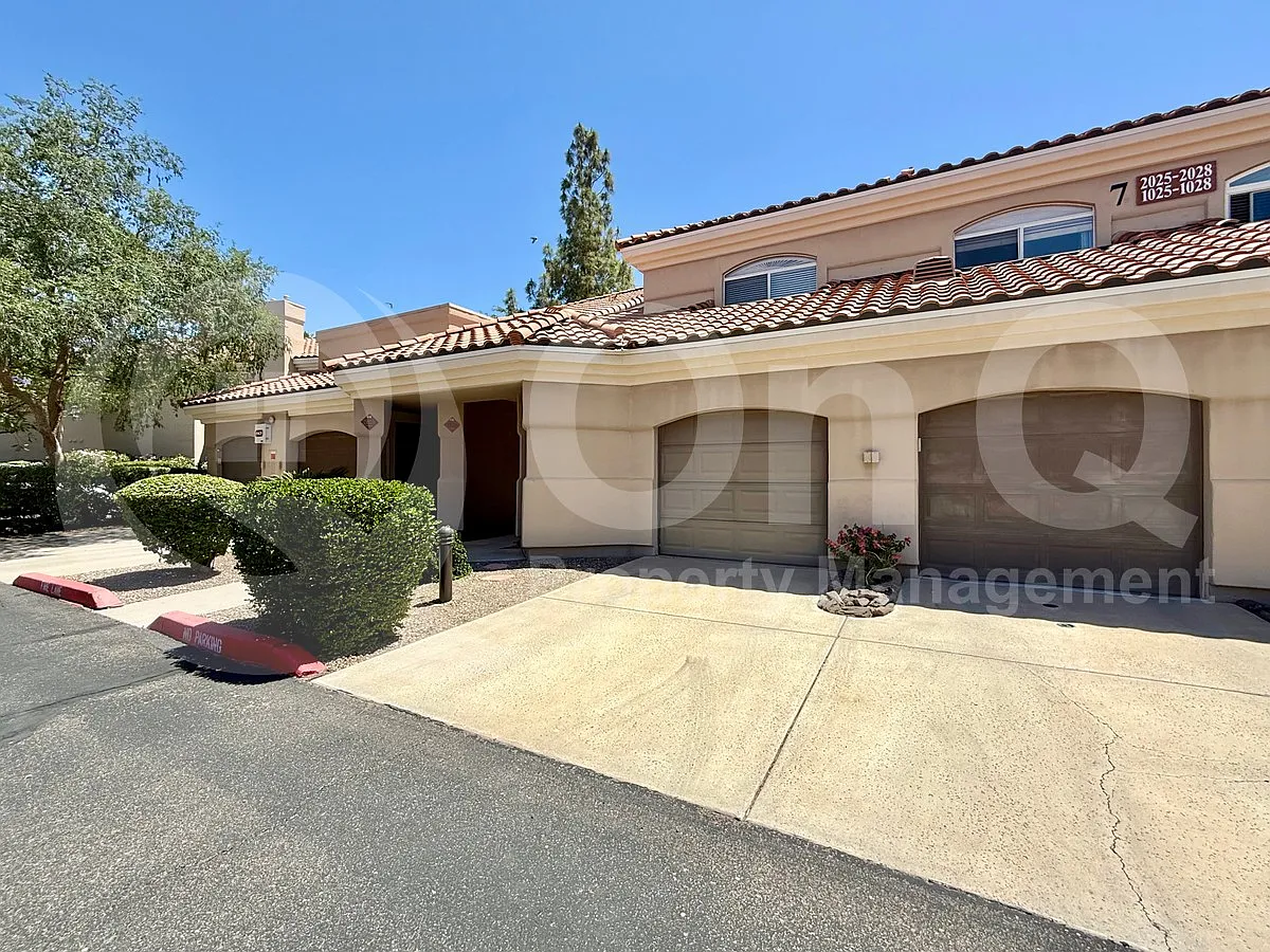 3 bed, 2.0 bath, 1490 sqft, $2,099 — Photo 2